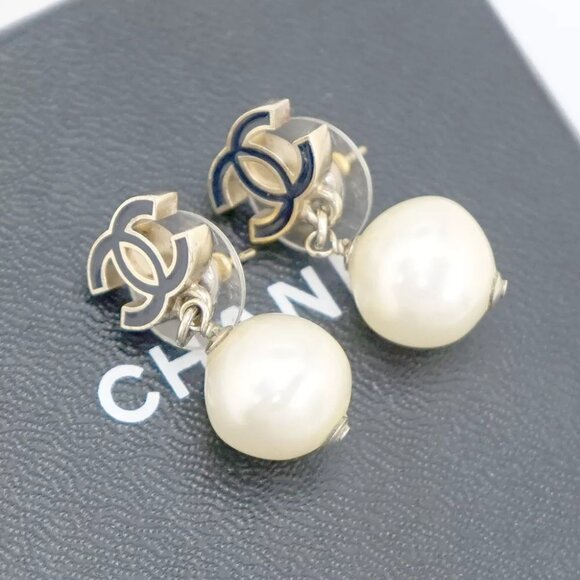 CHANEL Black CC Logos Pearl Drop Stud Earrings Gold Tone 10C Auth t1139 w/Box - Picture 1 of 16